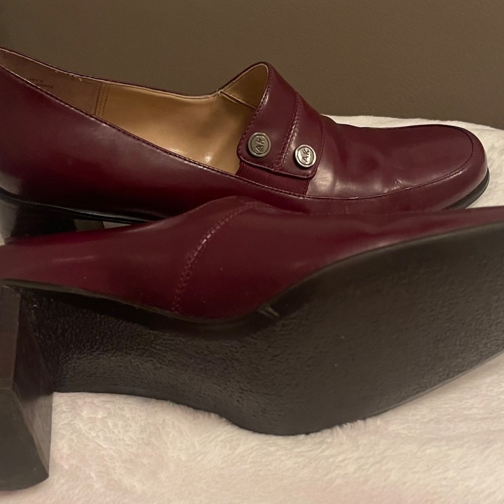 Shoes - Picture 4 of 5